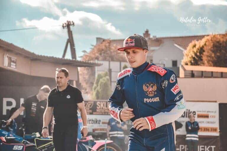 Stary &#8211; dobry kumpel i Emil wspólnie na treningu.