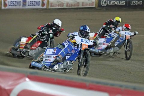 Jazda na krawędzi, wiele mijanek i zacięta walka z pewnością urozmaiciły kibicom widowisko