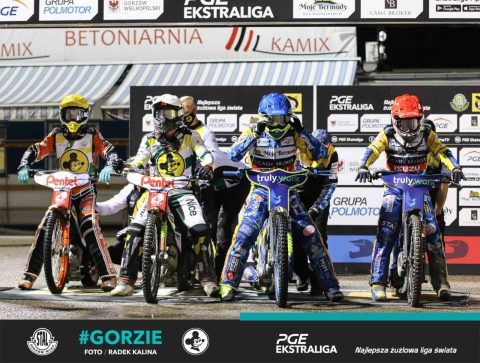 Derby dla Stali -obydwie drużyny(jak na razie) w półfinale.