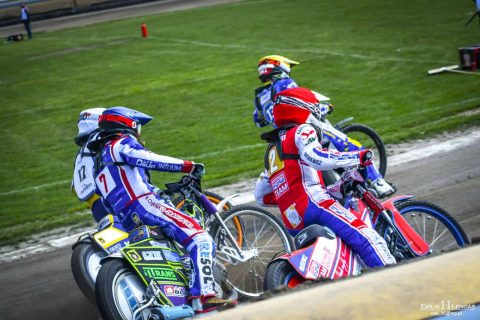 Słabi juniorzy, czas ucieka Gryszpińskiemu