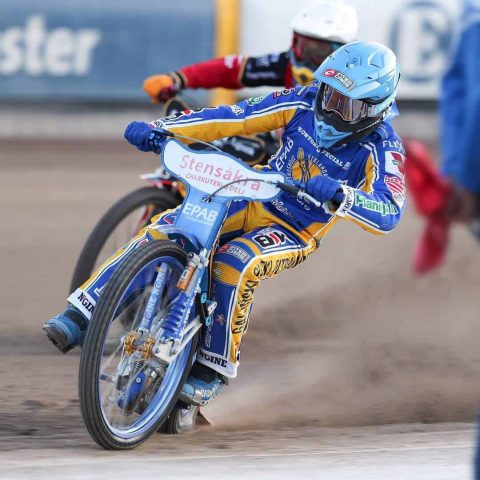 Piraterna Motala – Vetlanda Speedway 42:48. Duet Zmarzlik – Kubera popsuł Piratom inaugurację sezonu.