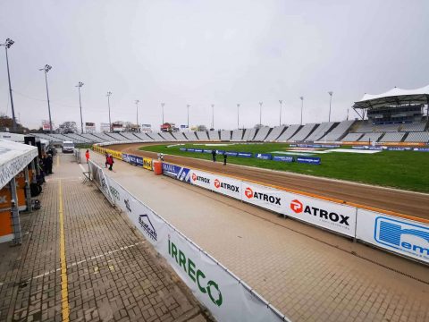 Mecze piłki nożnej na stadionie Włókniarza? „Nie ma takiej możliwości technicznej, regulaminowej i finansowej.” – głos zabrał prezes Michał Świącik.