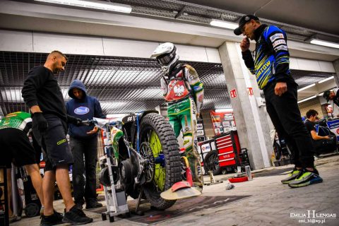 Skrawki toru (10): Wóz albo przewóz