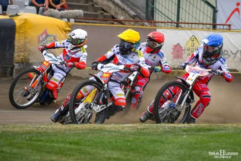 Trudne warunki, dobra postawa i awans do play-off Wilków Krosno. Abramczyk Polonia – Wilki Krosno 37:41.