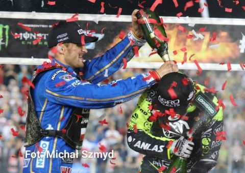 Dwóch Polaków ponownie na podium, ale Łaguta przerywa serię zwycięstw Zmarzlika.