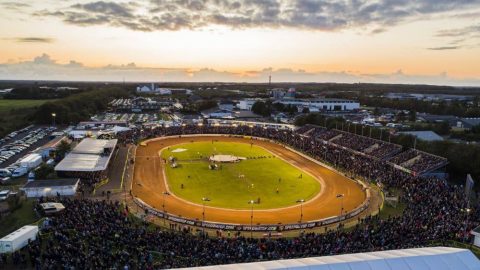 Koszmar, horror bez sensacji i z happy endem. Łaguta triumfuje w Vojens.