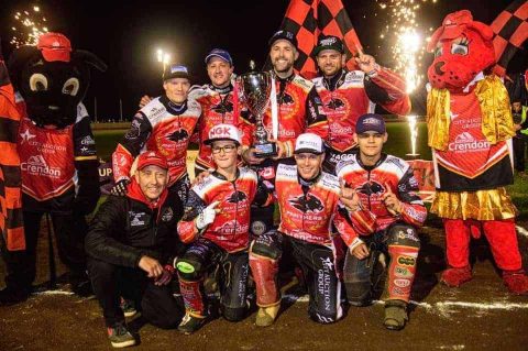 Peterborough Panthers w mistrzowskiej koronie, czyli życie zaczyna się po czterdziestce!