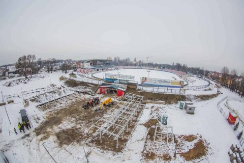 W Ostrowie praca wre. Postawiono już konstrukcje pod park maszyn