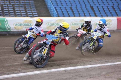 Byki minimalnie pokonały Stelmet Falubaz