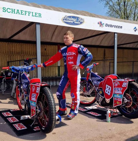 Emil Sayfutdinov testował silniki na torze w Debrecen.