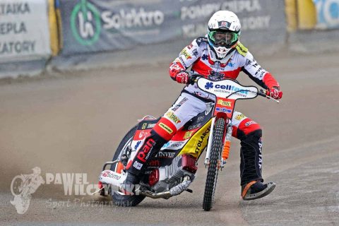 Niepokonane Wilki zawitają do Rybnika. Ciężki mecz przed „Rekinami”