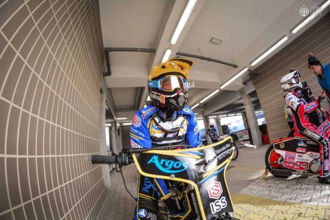 Skromny, pokorny, oraz pomocny to 3. cechy idealnie określające żużlowca Moje Bermudy Stali Gorzów – Szymona Woźniaka