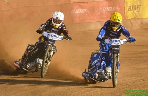 Bartosz Zmarzlik w pogoni za rywalami w IMP! Z trzeciej pozycji przedziera się na pierwsze miejsce! [WIDEO]