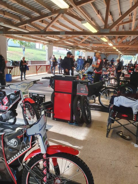 Bauhaus Ligan. Dackarna Malilla, rzutem na taśmę awansowała do play-off. Runda zasadnicza drugiej najsilniejszej ligi na świecie, zdominowana przez Eskilstune Smederna