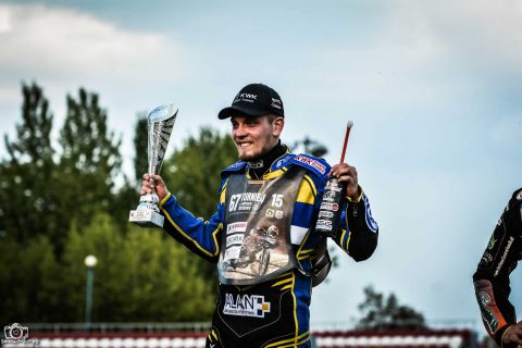 „Tylko dlatego Anders złamał tę nogę” – Szymon Woźniak o GP Challenge, bezpieczeństwie i brytyjskim torze