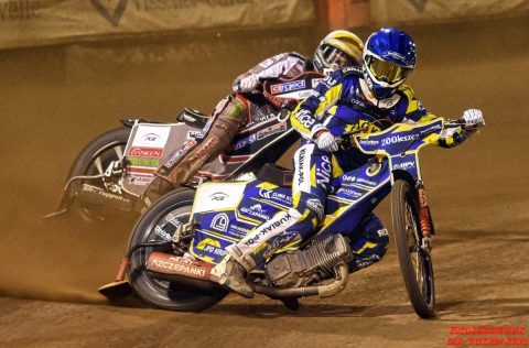 Czy baraże powinny być przywrócone?