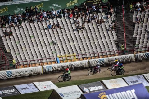 W Rybniku kolejne zmiany. Władze modernizują trybuny