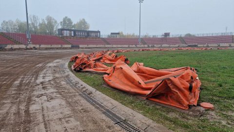 Dmuchane bandy w Gnieźnie zdemontowane. Co z Turniejem Mikołajkowym?