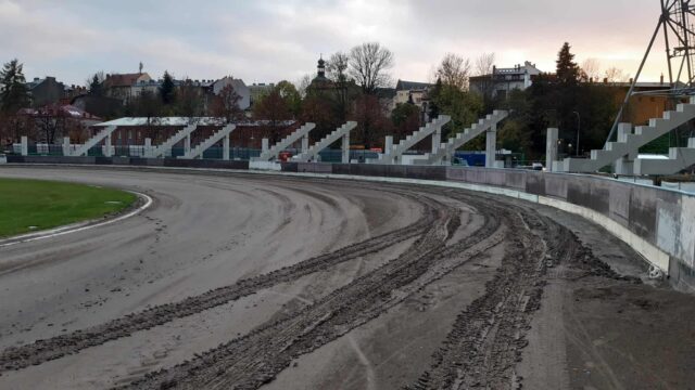 Trwają intensywne prace na krośnieńskim stadionie