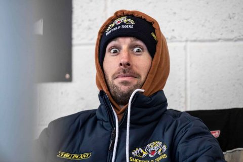 Sajfutdinow w sztosie, Pedersen o krok od kontuzji – raport z Wysp