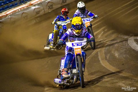 Żużlowe transmisje w piątek. Mecze w telewizji, streamy online