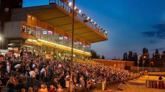 Wyścigi chartów zamiast speedwaya na Monmore Green