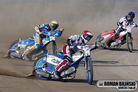 Żużel. Czerwona kartka dla Worralla. Kolejarz Opole wygrywa za trzy z Lokomotivem [RELACJA]