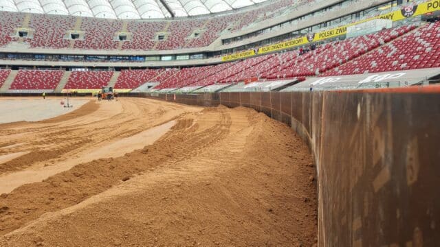 Na Stadionie Narodowym układają tor. Trwają intensywne prace