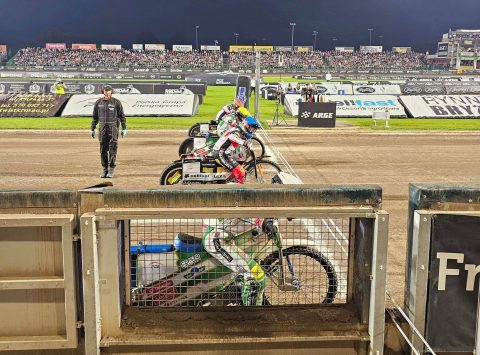 Pewna wygrana Włókniarza w Krośnie. Dwóch zawodników Wilków niezdolnych do dalszej jazdy [RELACJA]