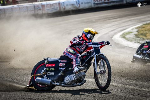 Żużel. Seniorska niemoc Polonii. Ostrovia wygrywa z faworytem do awansu [RELACJA]