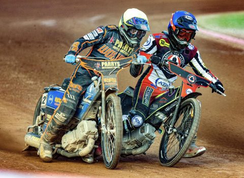 Żużel. Mimo porażki Asy utrzymały pozycję lidera, upadki Bewley’a i Kerra – raport z Wysp Brytyjskich