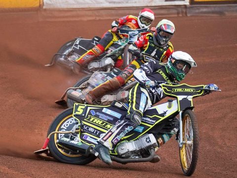 Genialny występ Ryana Douglasa i tragiczny debiut Patryka Wojdyły – raport z Wysp Brytyjskich