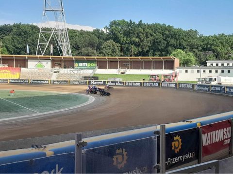 Żużel. Wilki wygrywają we Wrocławiu, dominacja Ostrovii w Lublinie podczas DMPJ