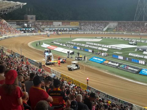 Niespotykana sytuacja! Janowski wylądował w karetce po upadku przed wyścigiem