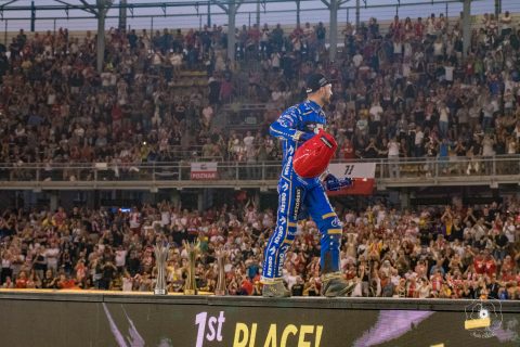 Bartosz Zmarzlik wniebowzięty po zdobyciu 4. tytułu „Zrobiliśmy to, złoty medal dla Polski”