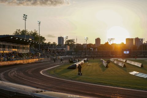 Ile kosztuje bilet na żużel? Porównanie cen karnetów w Ekstralidze