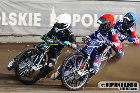 Żużel. Sezon zaczyna się dzień po jego szesnastych urodzinach. Chce jeździć już od początku