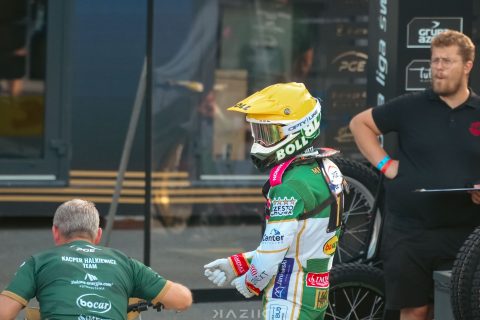 Żużel. Duńczyk jako koszykarz. Wziął udział w programie Canal+