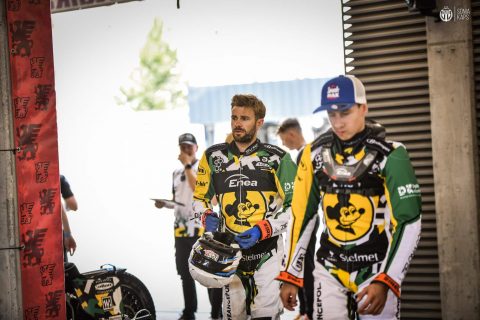 Żużlowiec Falubazu przed debiutem w PGE Ekstralidze bez oczekiwań, a drużyna walczy o utrzymanie