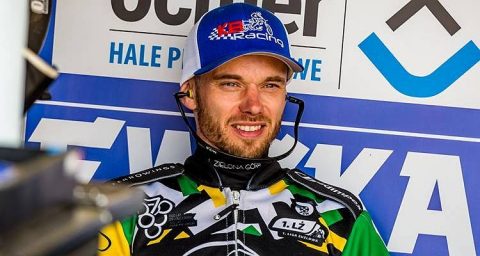 Żużel. Spróbował triathlonu, ale ze względu na przeciążenia musiał odpuścić. Skupia się w pełni na żużlu