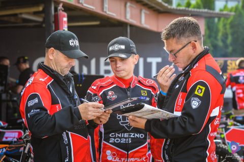 Poznaliśmy terminarz oraz zmieniony system fazy play-off w Krajowej Lidze Żużlowej. Jeden z prezesów grzmi w tej sprawie.