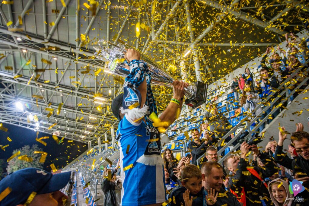 Żużel. Prezes ma prosty plan na awans do Ekstraligi. Kibice muszą wypełniać stadion 1 Stal Rzeszowww