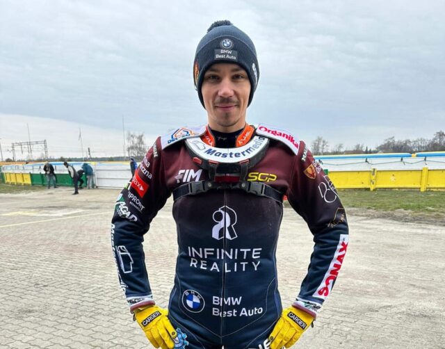 Dominik Kubera już na motocyklu. Pokazał swój kevlar na Grand Prix na żużlu
