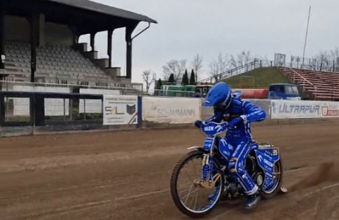 Żużel. Kolejne kluby organizują pierwsze treningi. Na jednym z nich pojawił się Bartosz Zmarzlik