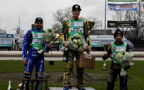 Żużel. Początek sezonu w strugach deszczu i zwycięzca wyłoniony przez losowanie!