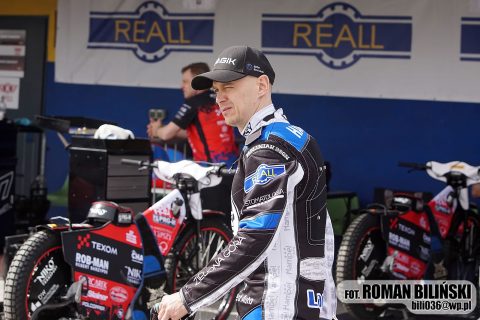 Jarosław Hampel zachwycony nowym kolegą z drużyny „Jest naprawdę błyskawica na trasie”