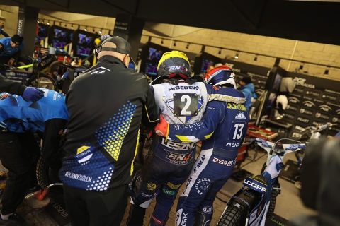 Żużel. Piękne obrazki w Toruniu. Sajfutdinow pomógł Lebiediewowi po upadku