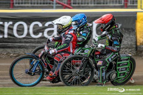 Żużel. Makabryczny upadek z udziałem młodzieżowców w Rybniku. Jeden z nich udał się do szpitala