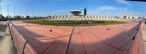 Plandeka na torze, aby był żużel. Ośrodki szykują się na niedzielę