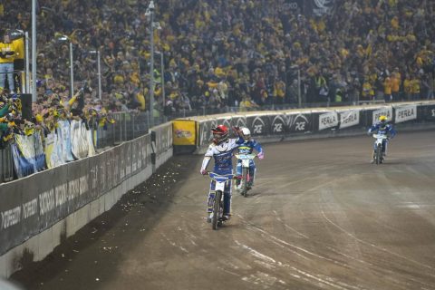 Żużel. Radość z wysokiej wygranej! W międzyczasie próby innych ustawień w motocyklach. Mistrz Polski bawił się w meczu ligowym